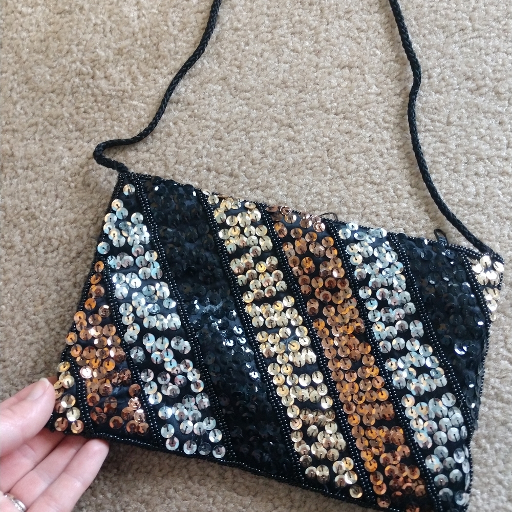 Bundle of two vintage purses